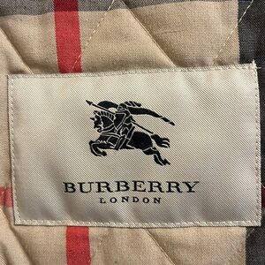 Burberry white cotton quilted jacket